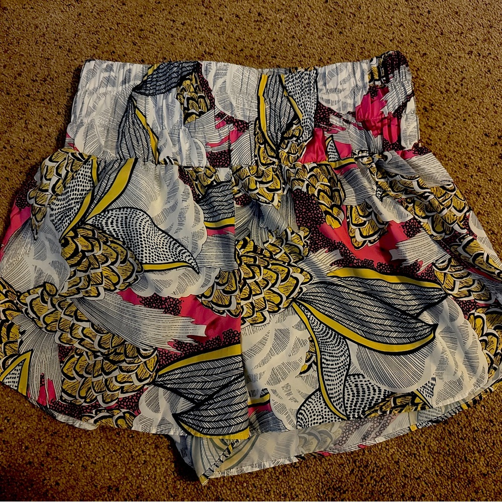 TCEC Floral smocked lined waistband shorts size Medium